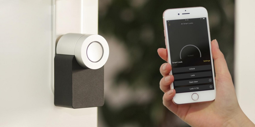 iPhone opening smart lock 